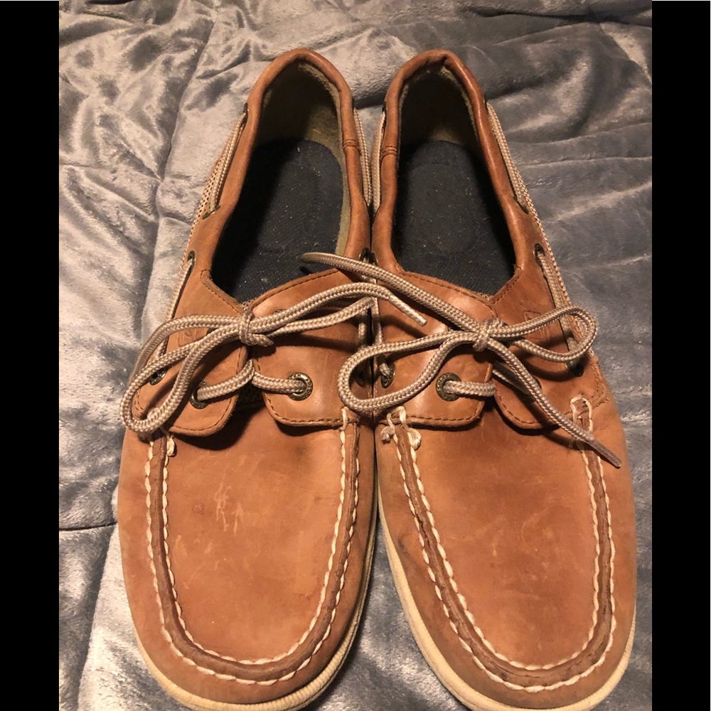 Women Sperry boat shoes